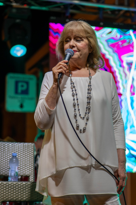 Skitnica i ostali hitovi odjekivali vodičkom rivom: Nezaboravna večer s Jasnom Zlokić