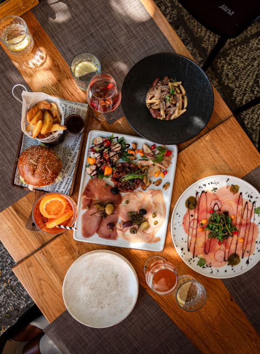 Ručak u srcu Šibenika: Četiri restorana koja vrijedi posjetiti!