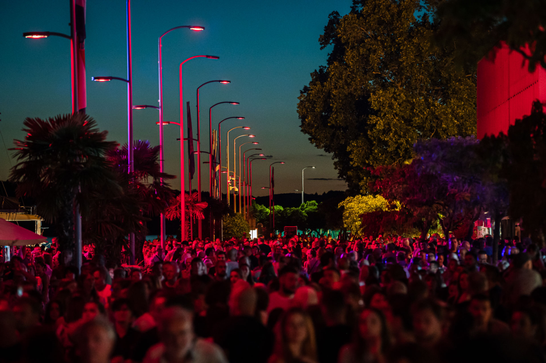 Šibenik impresivnim dron showom obilježio jubilarno izdanje manifestacije Light is life