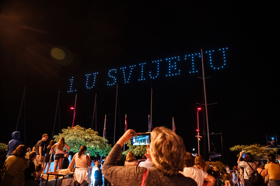 Šibenik impresivnim dron showom obilježio jubilarno izdanje manifestacije Light is life
