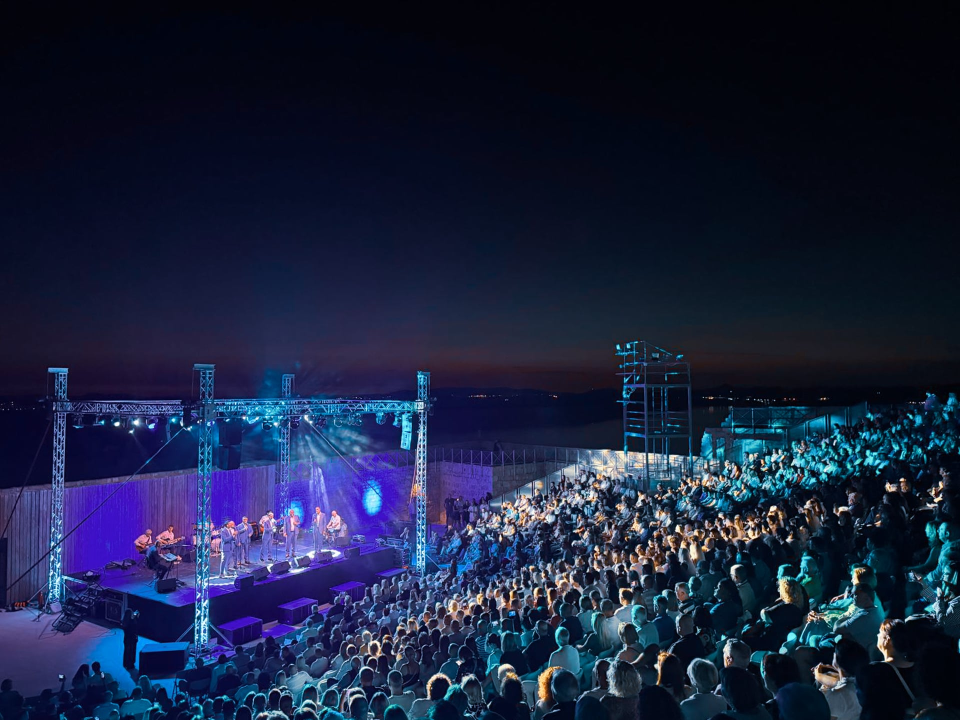 Tomislav Bralić i klapa Intrade oduševili šibensku publiku na Tvrđavi sv. Mihovila