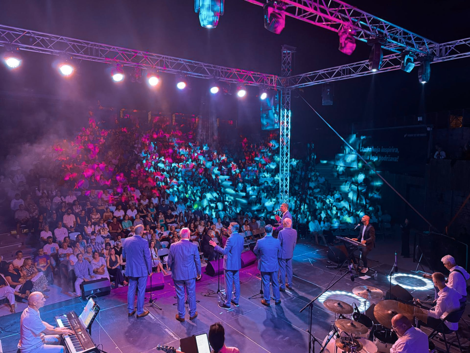 Tomislav Bralić i klapa Intrade oduševili šibensku publiku na Tvrđavi sv. Mihovila