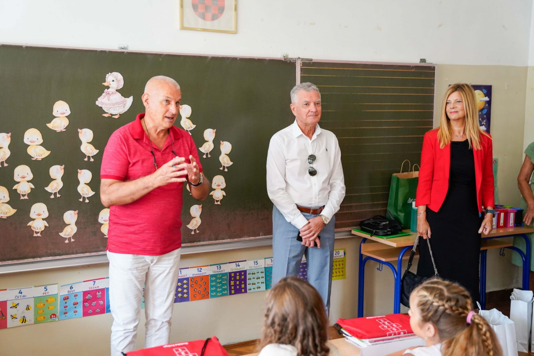 Gradonačelnik Burić dočekao prvašiće u OŠ Vidici