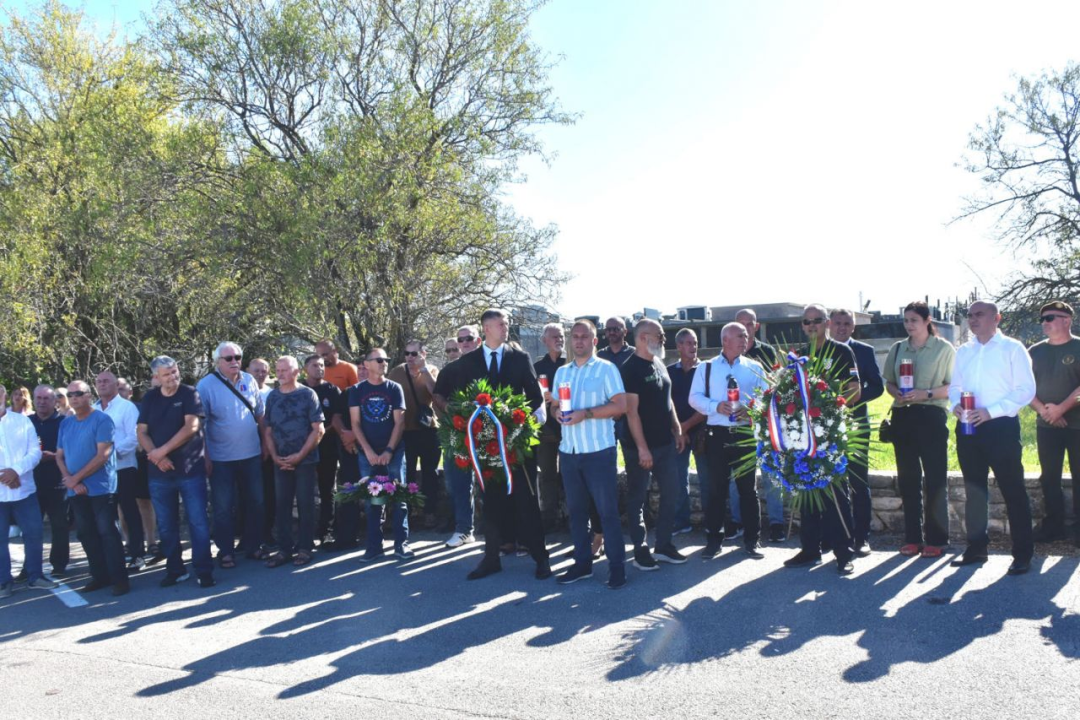 U Konjevratima postavljen spomenik braniteljima