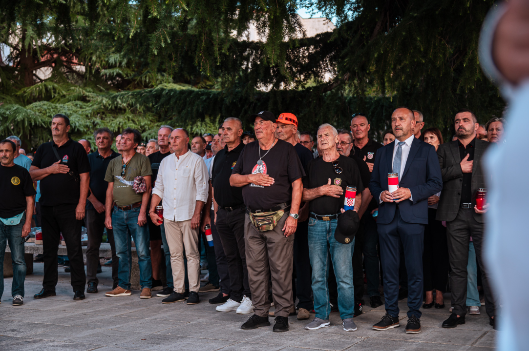 Polaganjem vijenaca, komemoracijom, mimohodom i bakljadom obilježen 34. spomendan Rujanskog rata