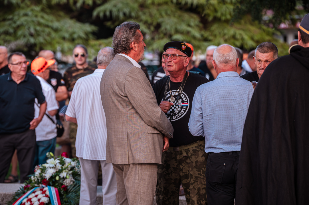 Polaganjem vijenaca, komemoracijom, mimohodom i bakljadom obilježen 34. spomendan Rujanskog rata