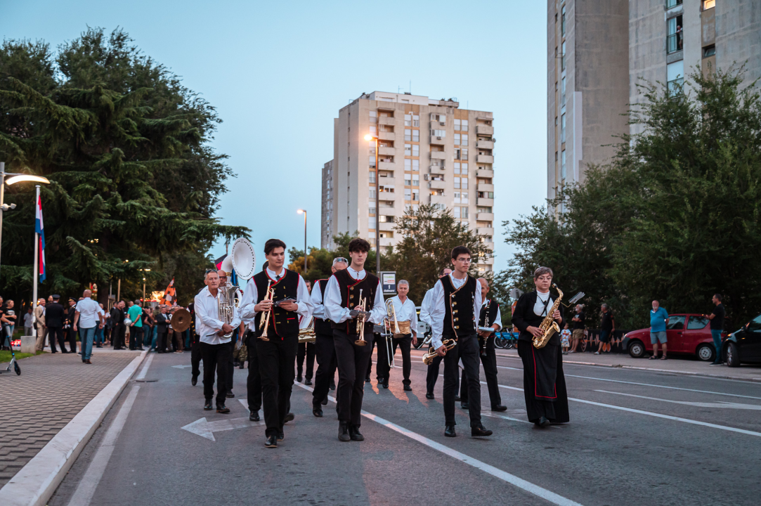 Polaganjem vijenaca, komemoracijom, mimohodom i bakljadom obilježen 34. spomendan Rujanskog rata