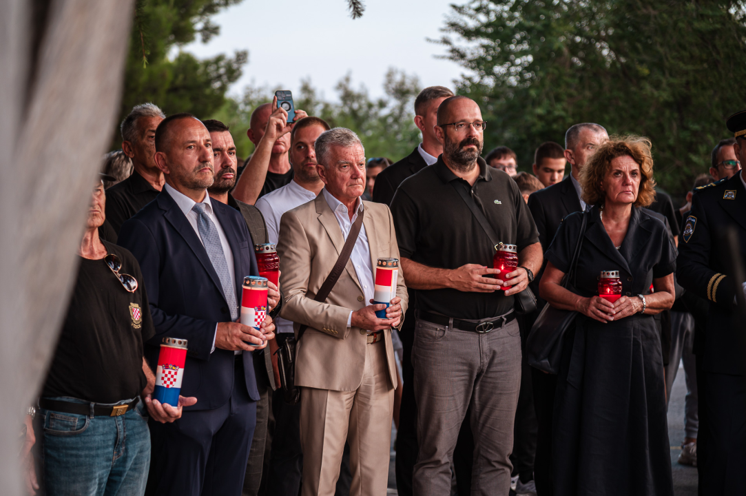 Polaganjem vijenaca, komemoracijom, mimohodom i bakljadom obilježen 34. spomendan Rujanskog rata