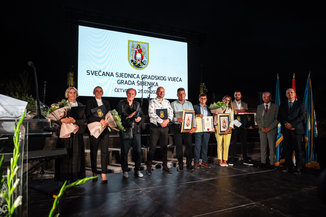 FOTO Franka Baranović Nagradu Grada Šibenika posvetila majci: 'Šibenik je utkan u moje gene i ovo je za mene posebna čast'