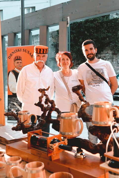 U Kninu održan prvi Festival starih zanata i Festival diplara