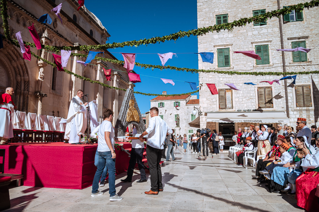 FOTO Održana svečana procesija i sveta misa u povodu blagdana sv. Mihovila