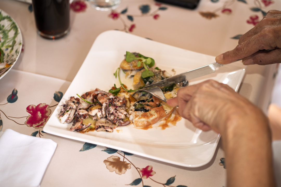 FOTO Petkom se u Konobi Oli uživa u dalmatinskoj spizi, pjesmi i odličnoj atmosferi!