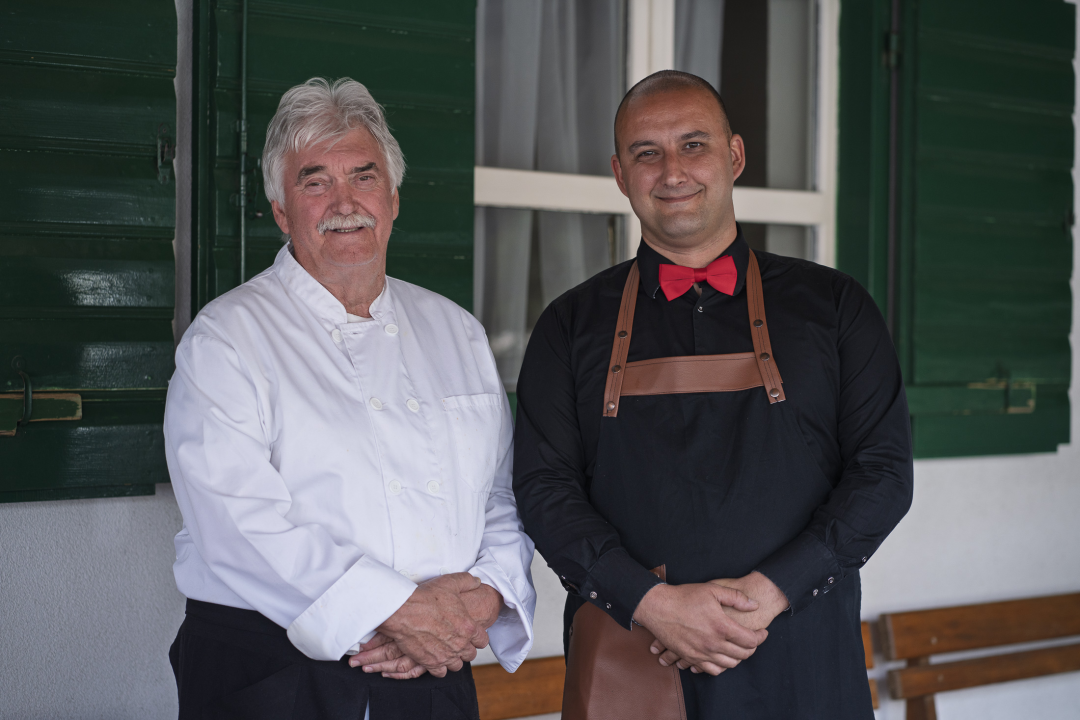 FOTO Petkom se u Konobi Oli uživa u dalmatinskoj spizi, pjesmi i odličnoj atmosferi!