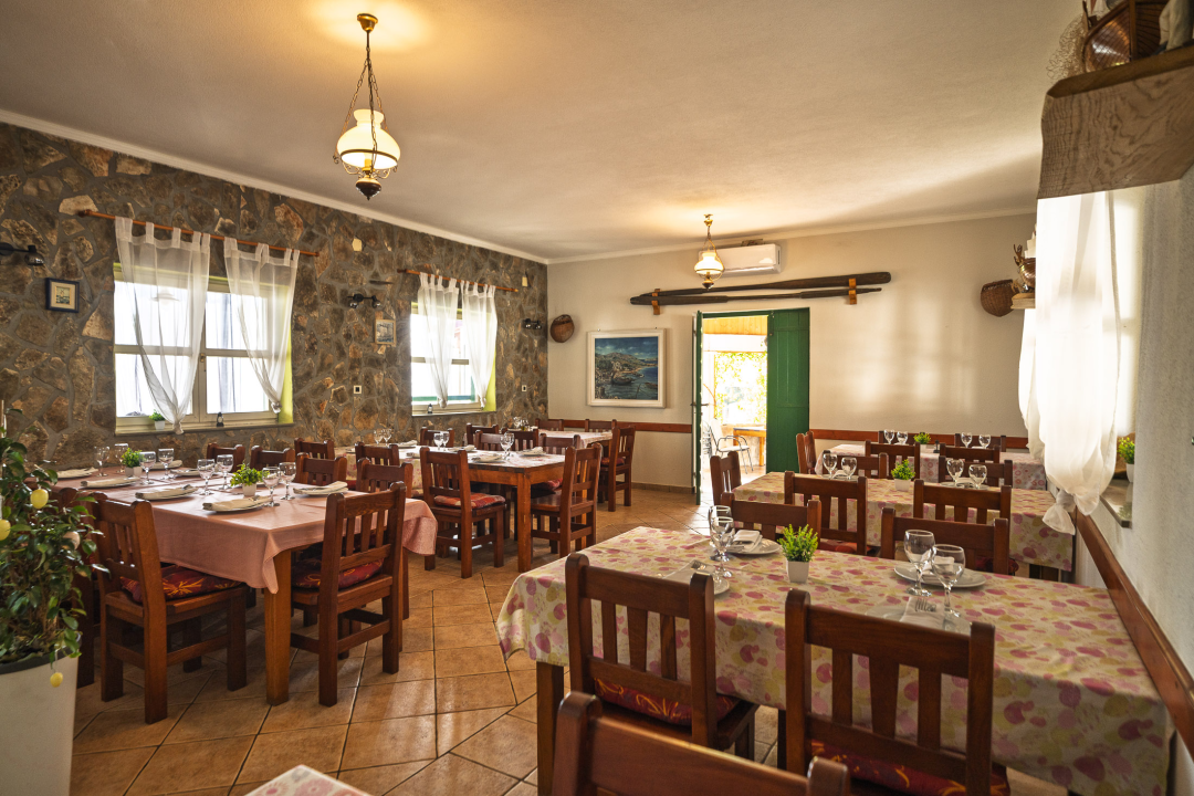 FOTO Petkom se u Konobi Oli uživa u dalmatinskoj spizi, pjesmi i odličnoj atmosferi!