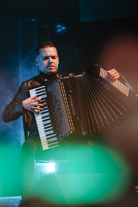 Amira Medunjanin otvorila novu sezonu u Kući umjetnosti Arsen, publika ju nagradila dugotrajnim pljeskom