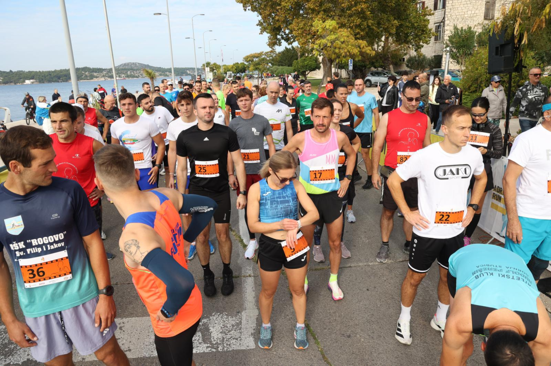 Šibenik trčao u čast Dražena Petrovića: Deseto izdanje ‘Šibenskih deset’ i ‘Draženove četvorke’ okupilo brojne trkače