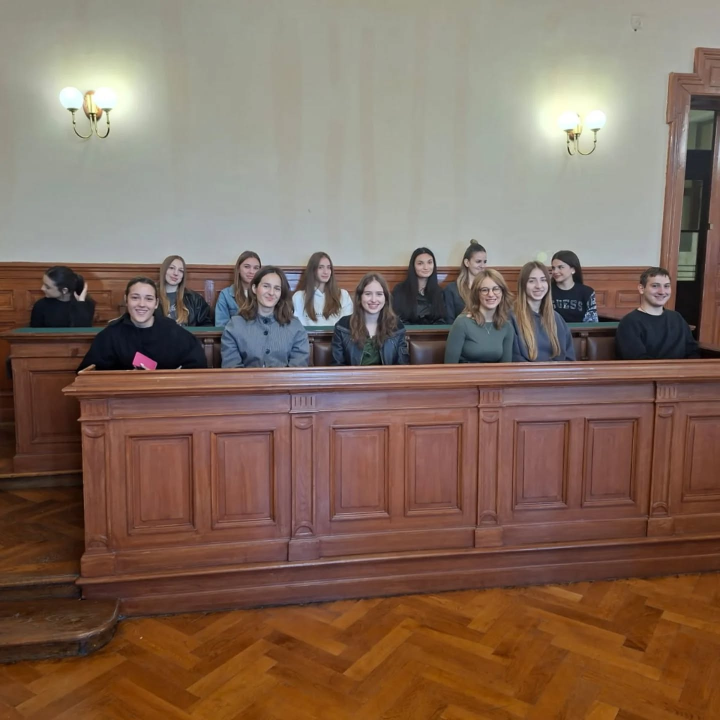 Gimnazijalci na sudu u Šibeniku: Izvannastavna aktivnost povodom Europskog dana pravosuđa