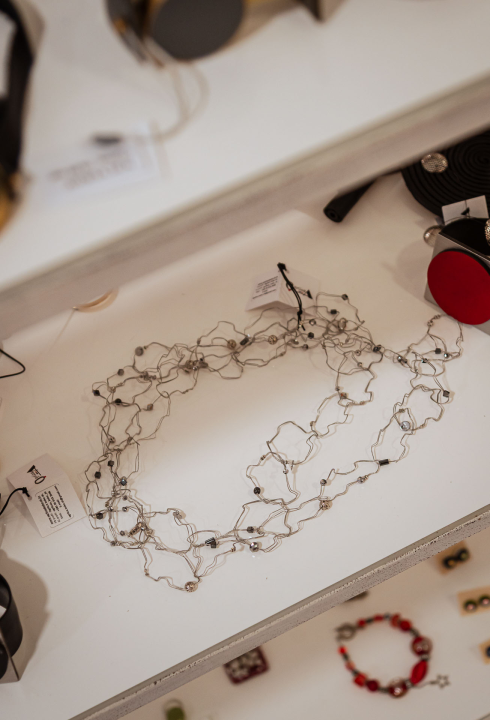 FOTO Modni raj u Šibeniku: Otkrijte ekskluzivne kolekcije hrvatskih dizajnera u Galeriji Juraj Dalmatinac!