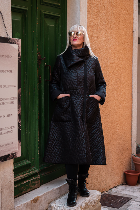 FOTO Modni raj u Šibeniku: Otkrijte ekskluzivne kolekcije hrvatskih dizajnera u Galeriji Juraj Dalmatinac!