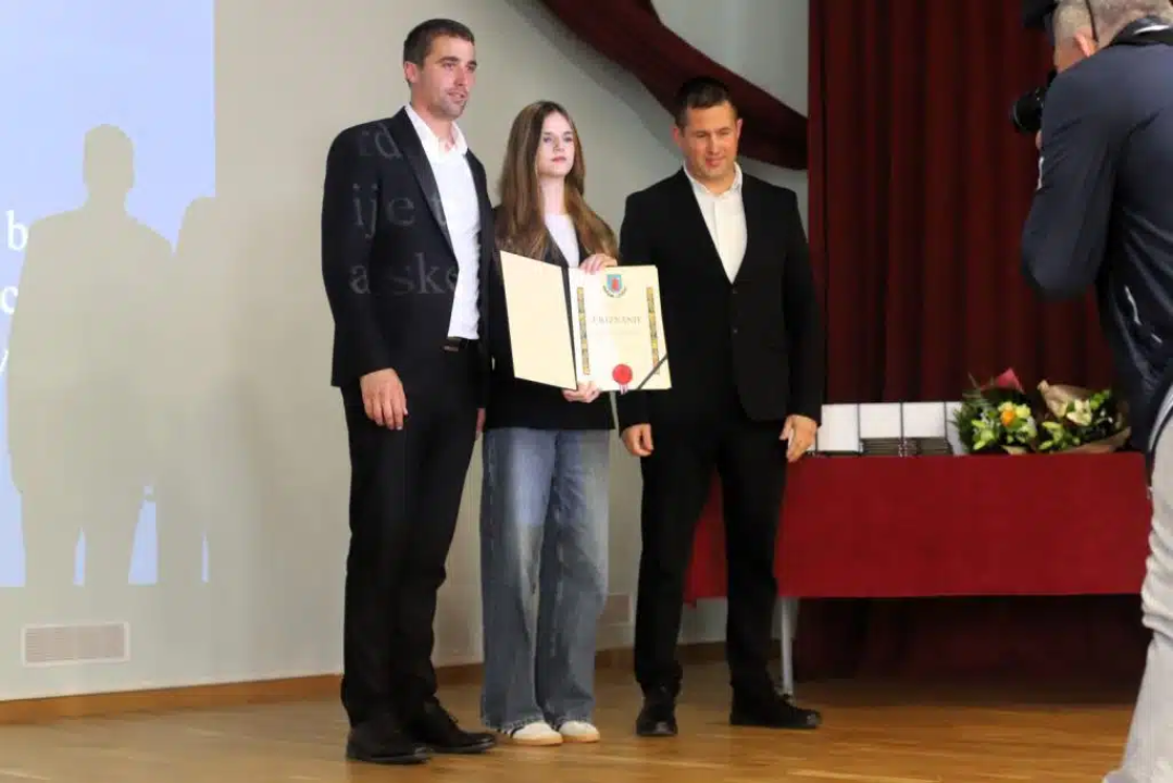 Dodjelom nagrada zaslužnim mještanima obilježen Dan Općine Tisno