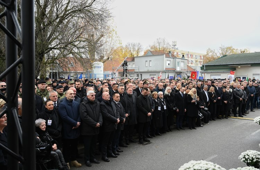 Nenad Tisaj odao počast vukovarskim žrtvama u Koloni sjećanja