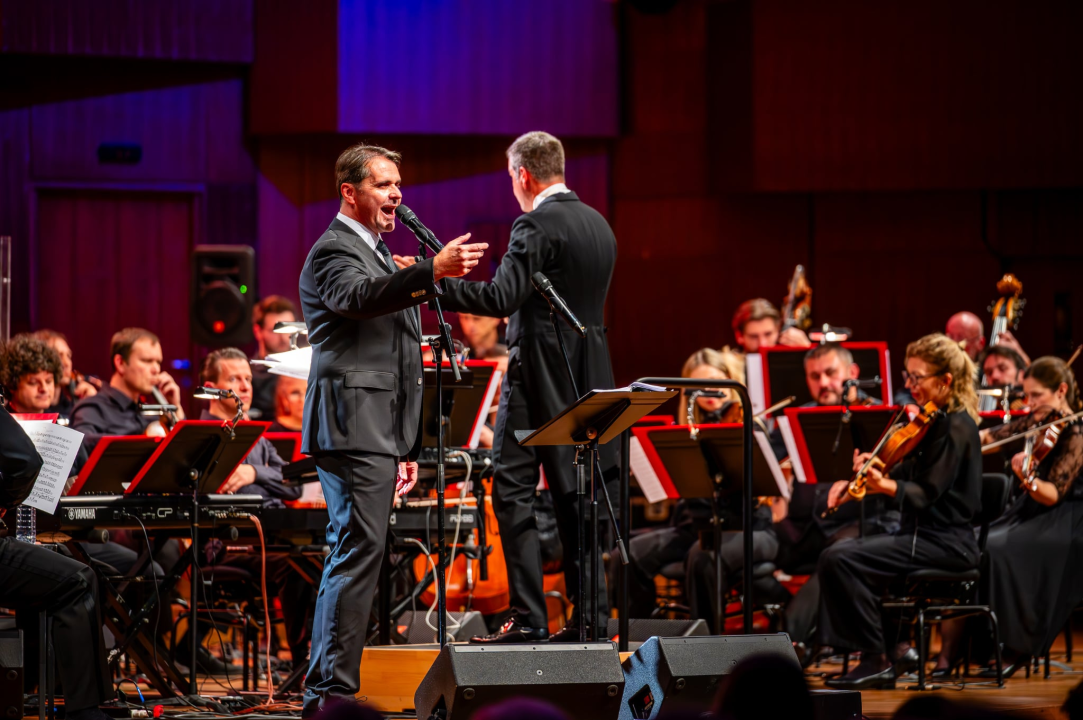 Spoj mjuzikla, evergreena i snažnog vokala: Đani Stpaničev uz pratnju Zagrebačke filharmonije 'osvojio' Lisinski