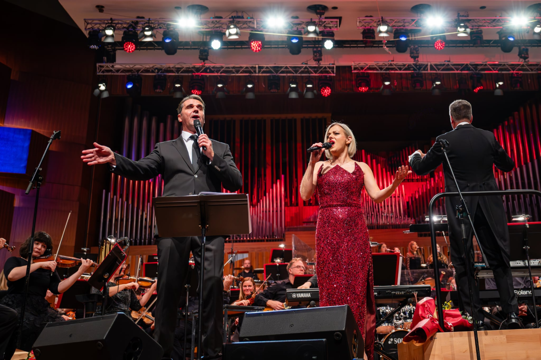 Spoj mjuzikla, evergreena i snažnog vokala: Đani Stpaničev uz pratnju Zagrebačke filharmonije 'osvojio' Lisinski