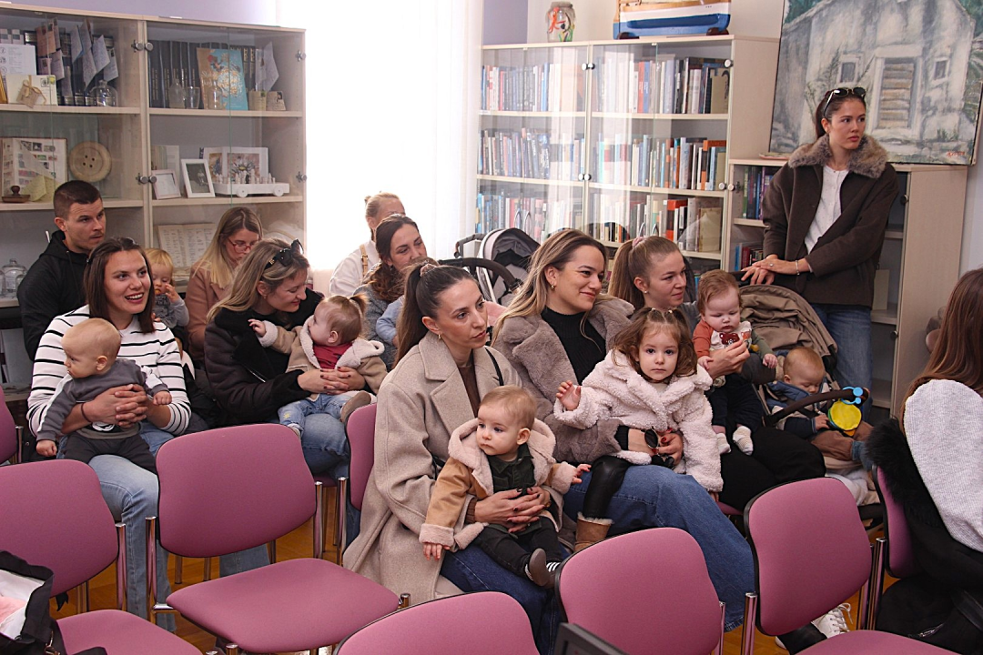 FOTO Zadnjih mjeseci u Vodicama rođeno 30 djece, njih i njihove roditelje primio je gradonačelnik