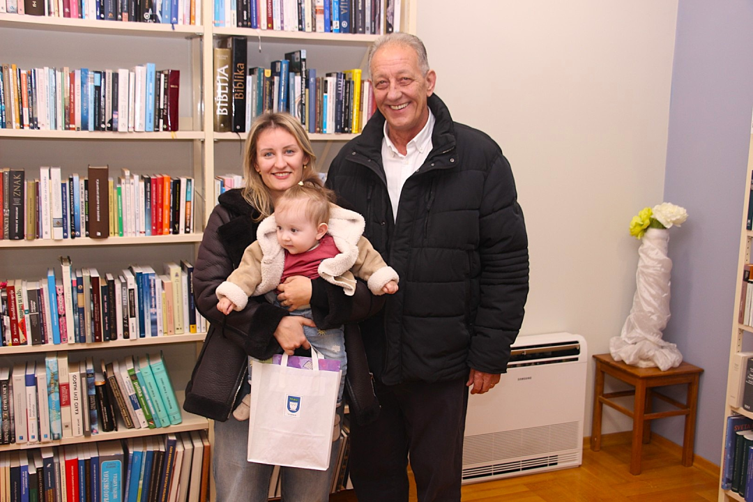 FOTO Zadnjih mjeseci u Vodicama rođeno 30 djece, njih i njihove roditelje primio je gradonačelnik