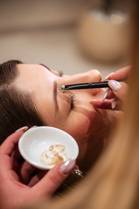 FOTO AZ Cosmetica je novi šibenski 'beauty' kutak za savršene trepavice, obrve i 'make up'!