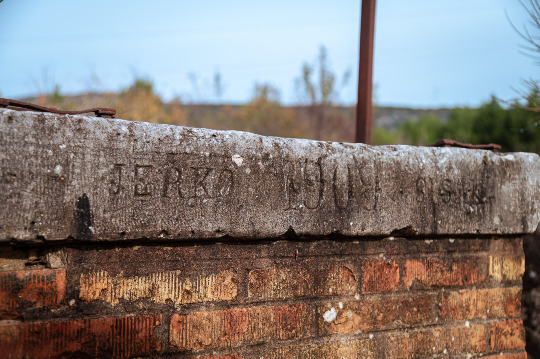 Nestao kamen s gusterne u Dubravi. Denis Škugor: 'Ovo nije sitnica, nego kulturni spomenik iz 1909. godine'