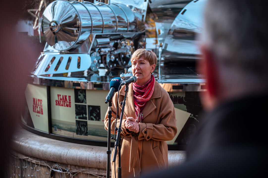 Skulptura 'Vlaka u snijegu' u Parku kao posveta najljepšoj uspomeni djetinjstva i Šibenčaninu Mati Relji 