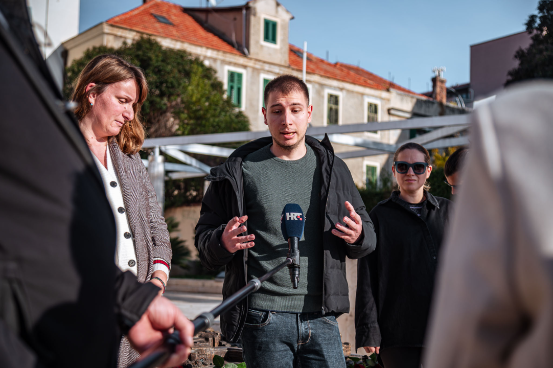 18 ruža za 18 ubijenih žena: 'Snažni javni pritisci manipulacijama poručuju ženama da im je pokornost prirodna'