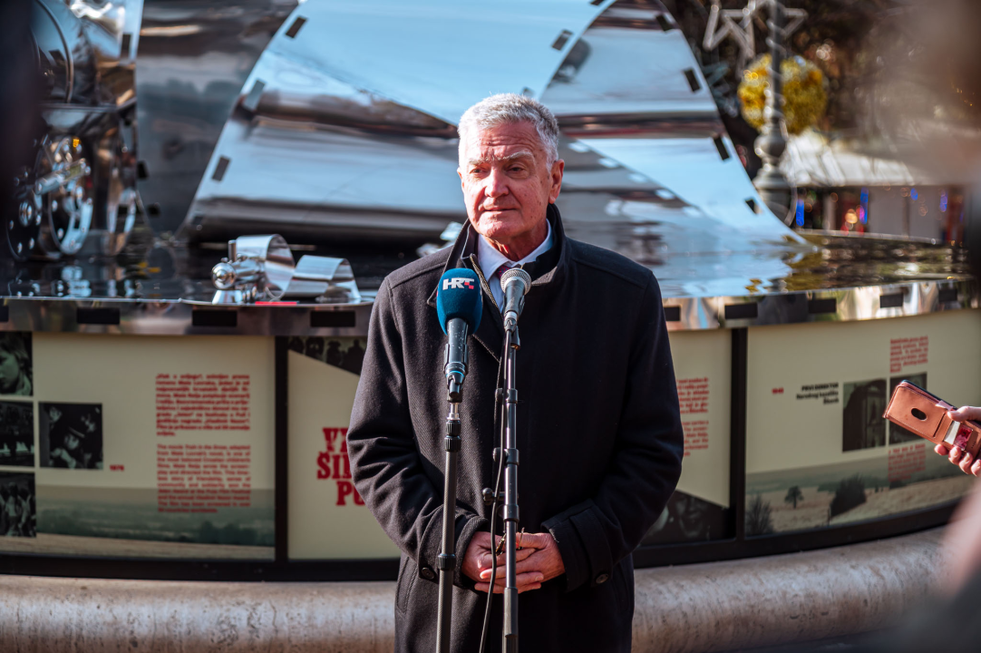 Skulptura 'Vlaka u snijegu' u Parku kao posveta najljepšoj uspomeni djetinjstva i Šibenčaninu Mati Relji 