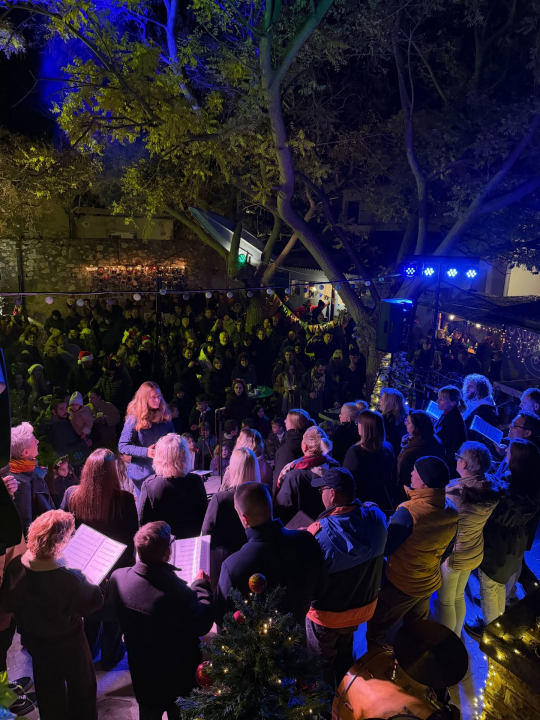 Pjesma i zajedništvo: Božićni sajam u Tisnom zasjao u toploj blagdanskoj atmosferi