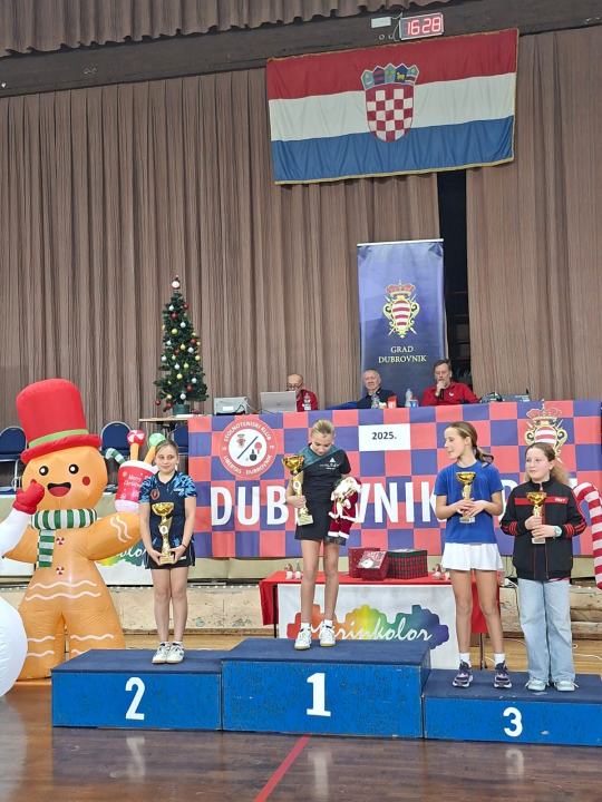 FOTO Stolnotenisačice Šibenika uspješne na kraju godine: tri medalje u Dubrovniku, četiri u Zagrebu