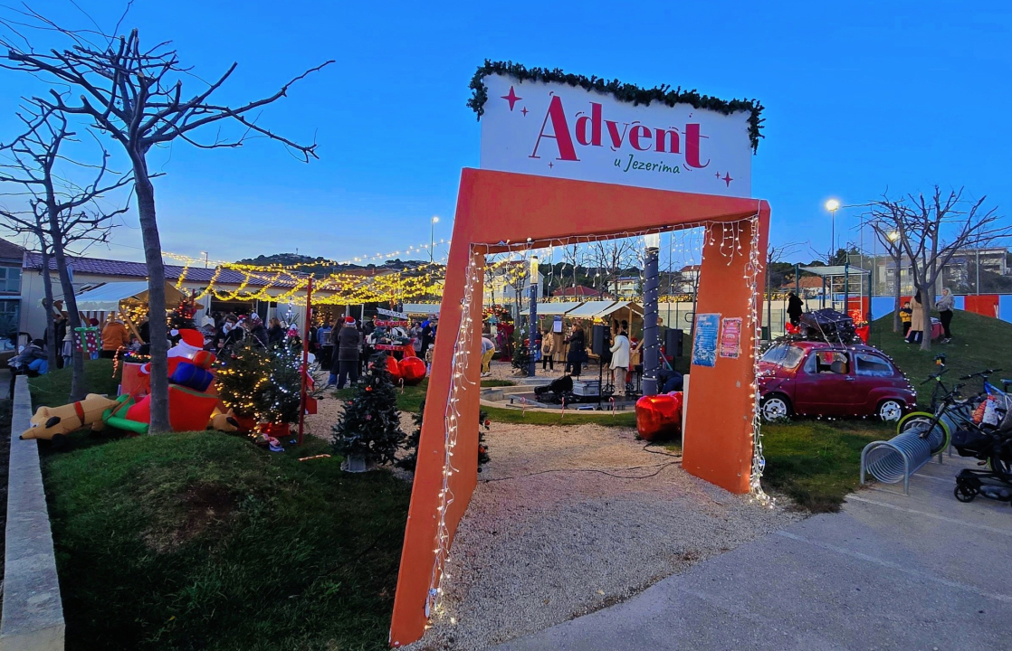 Humanitarni advent u Jezerima okupio mještane i posjetitelje