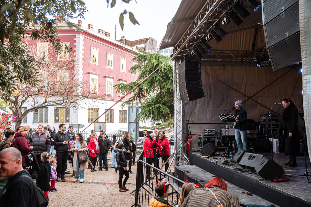 Badnjak u Šibeniku i ove godine uz savršeni soundtrack: Fenixi zapalili park