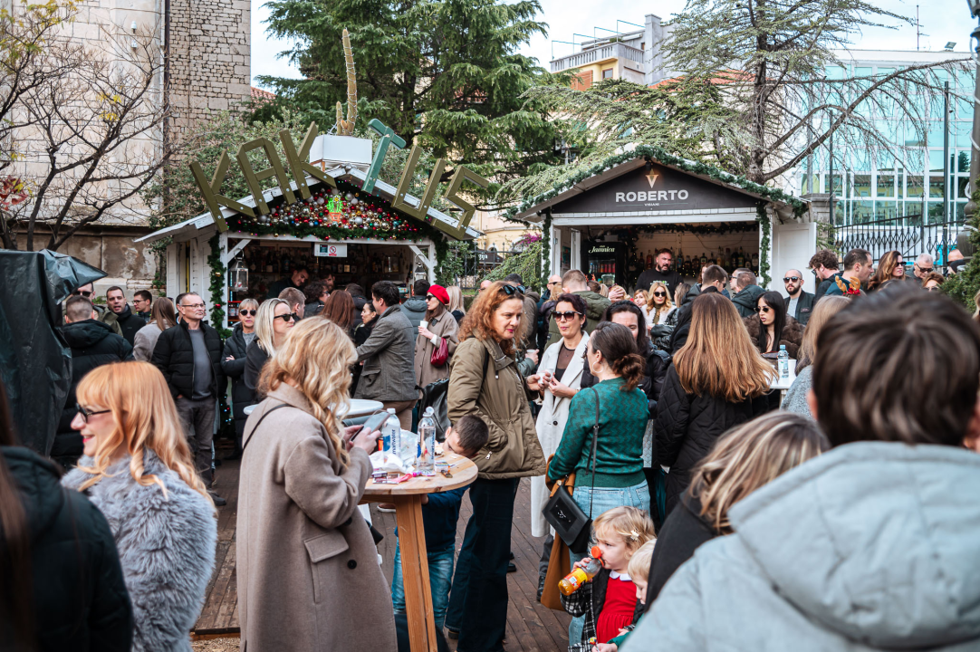 Badnjak u Šibeniku i ove godine uz savršeni soundtrack: Fenixi zapalili park
