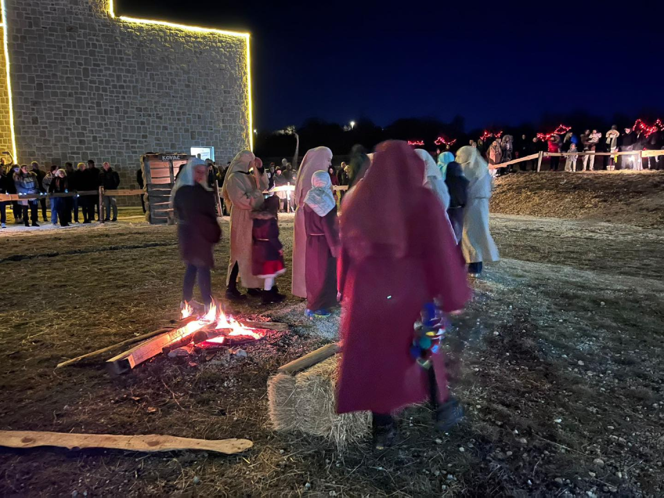 U Čavoglavama uprizorene žive jaslice