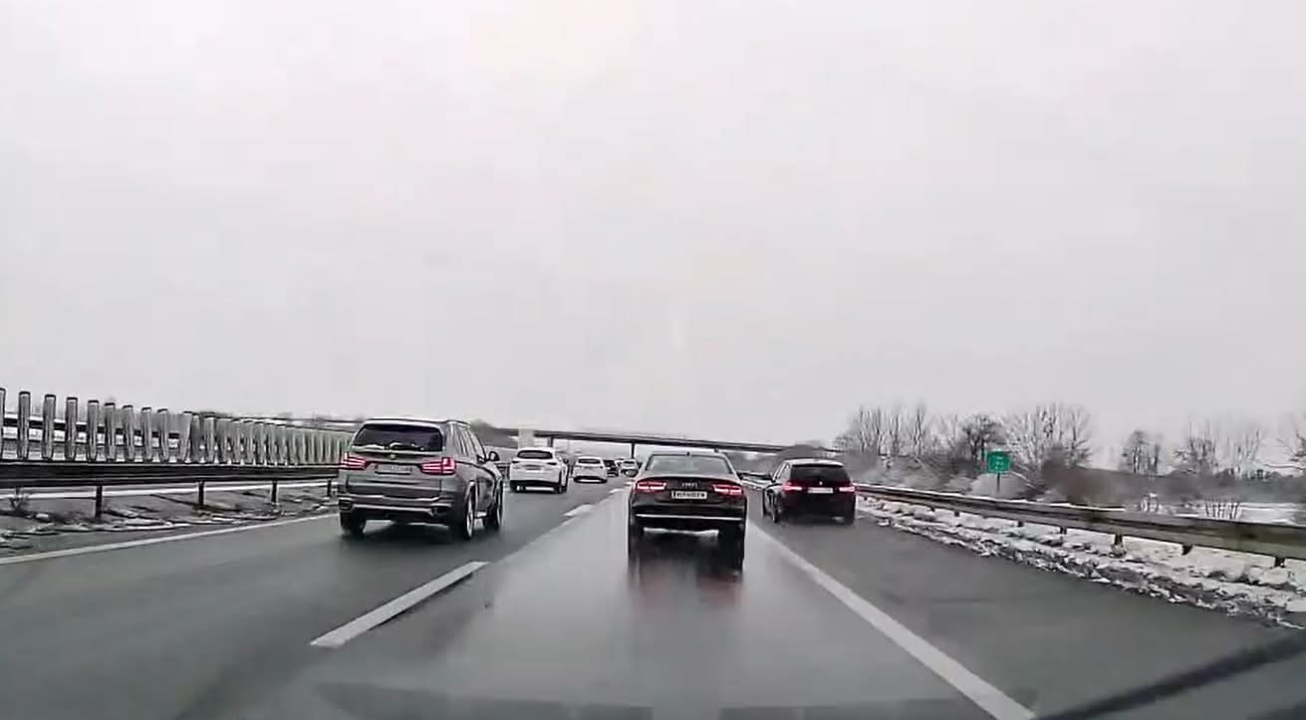 Prometni kolaps: Na A1 ljudi izlaze iz vozila usred snježne mećave, kolone i upozorenja