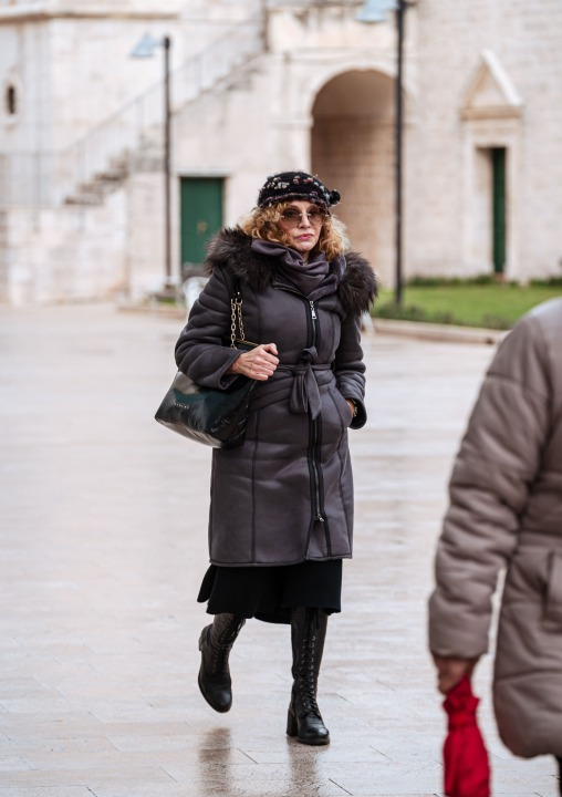 FOTO Šibenčanke i zimski glamur: Krzno, vuna i visoke čizme izdominirali su našim ulicama