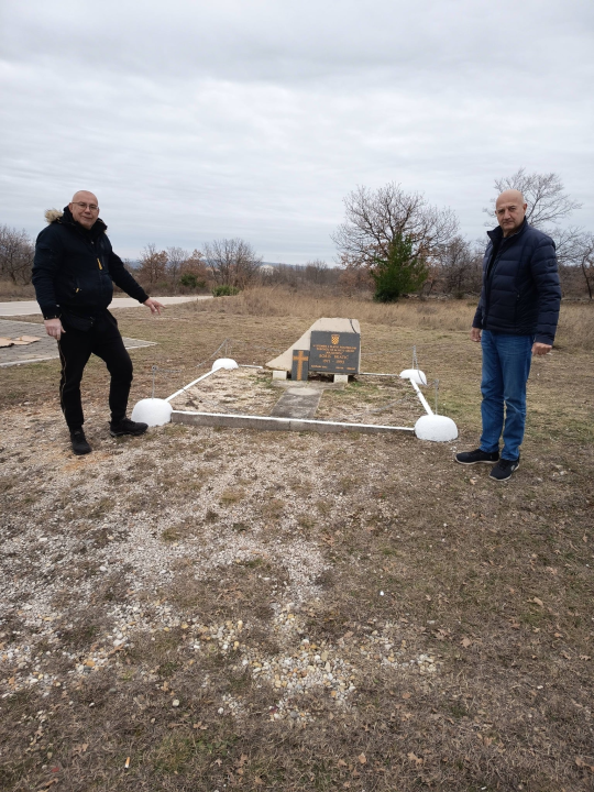 Članovi UDVDR-a Grada Šibenika obnovili spomen ploču Borisu Bratiću 