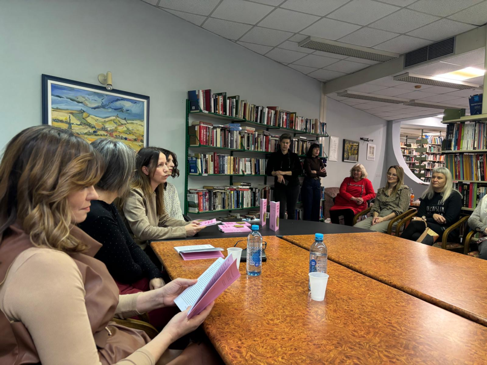 Knjiga 'Fascikle duginih boja' predstavljena u Narodnoj knjižnici Drniš