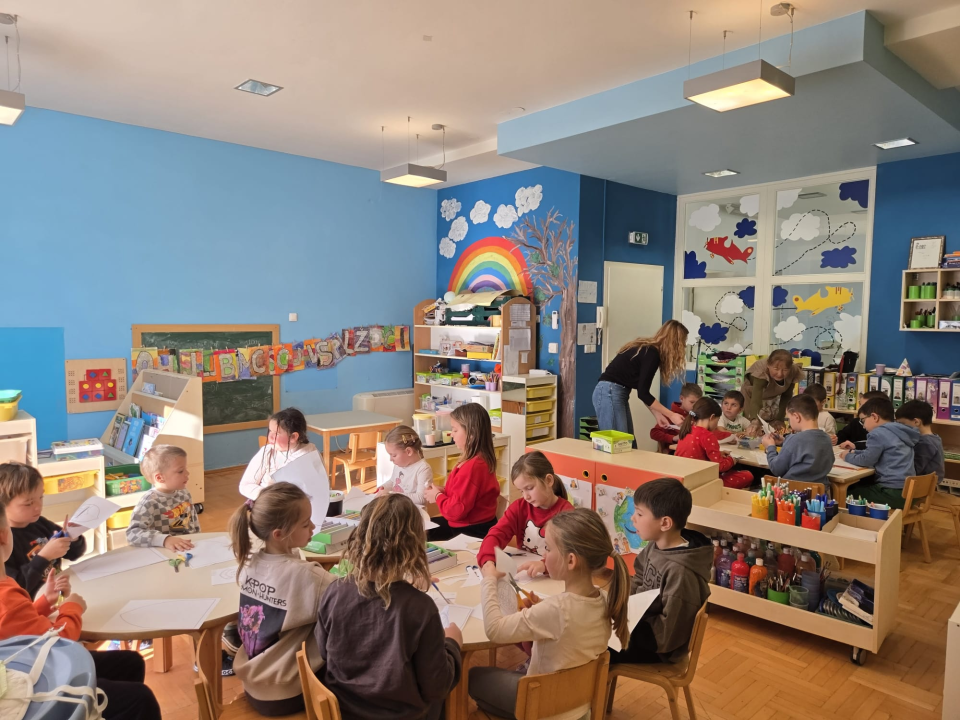 Mali Primoštenci stvarali svoje grbove na radionici kustosice šibenskog Muzeja