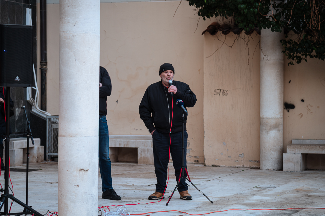 FOTO Funcuti ispred Grada odbili prihvatiti gašenje Šibenika: 'Šta će nam rotori kad nam odu dica?'