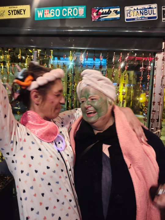 Cilo selo u pidžamama: Vodički pokladi počeli velikim partijem za sve generacije