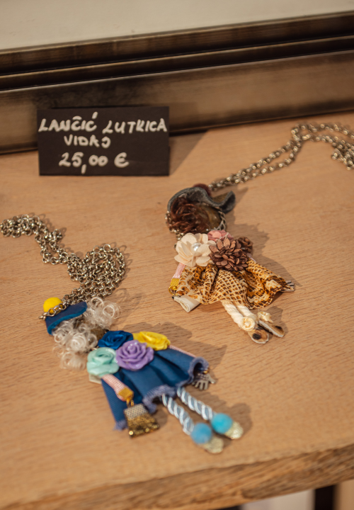 FOTO Otkrijte novu keramiku, odlične popuste na modne kolekcije i pogodnosti Silver kartice u Galeriji Juraj Dalmatinac!