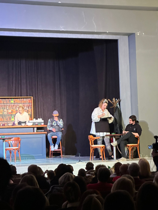 Murterski dramski amateri premijerno izveli kazališnu predstavu ‘Kod naših’