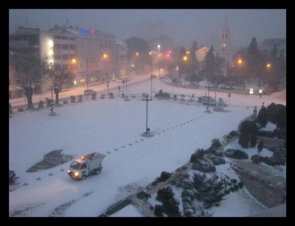 Prije 14 godina Šibenik je bio potpuno zatrpan snijegom